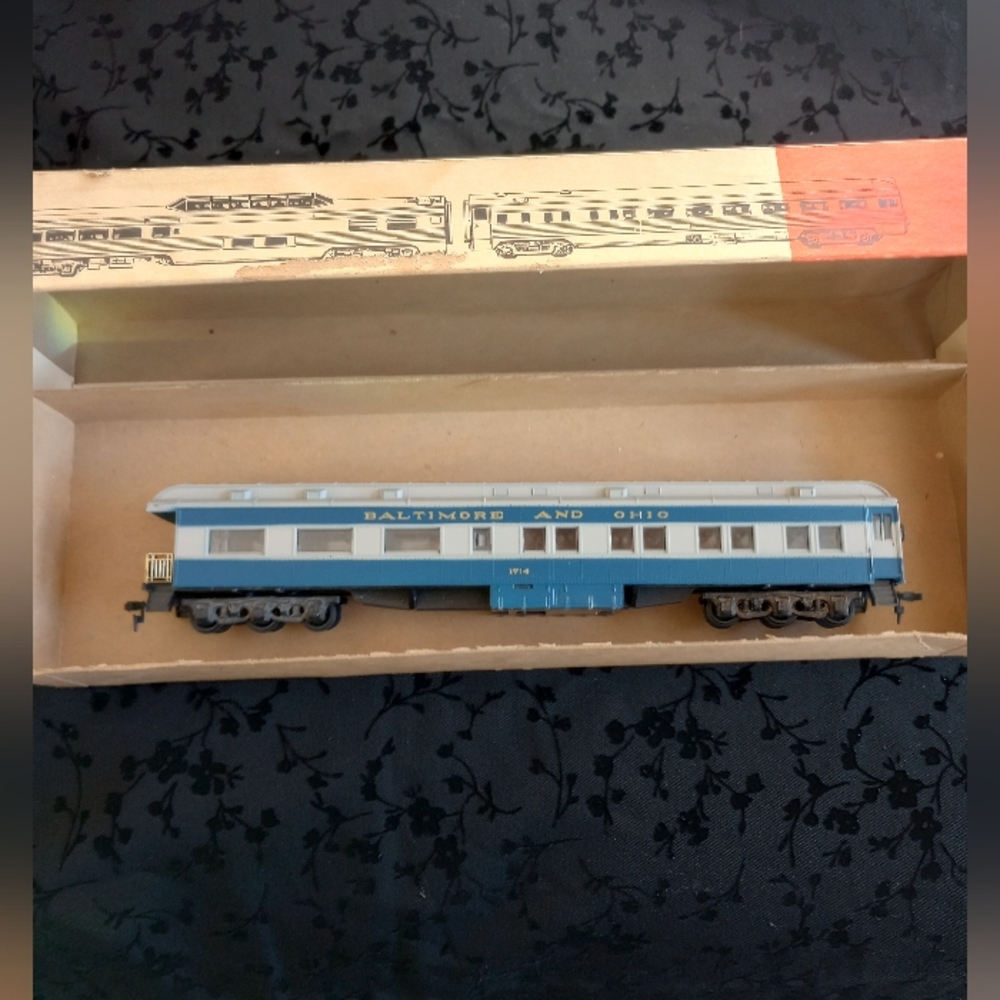 Baltimore and Ohio Model Train Coach Car